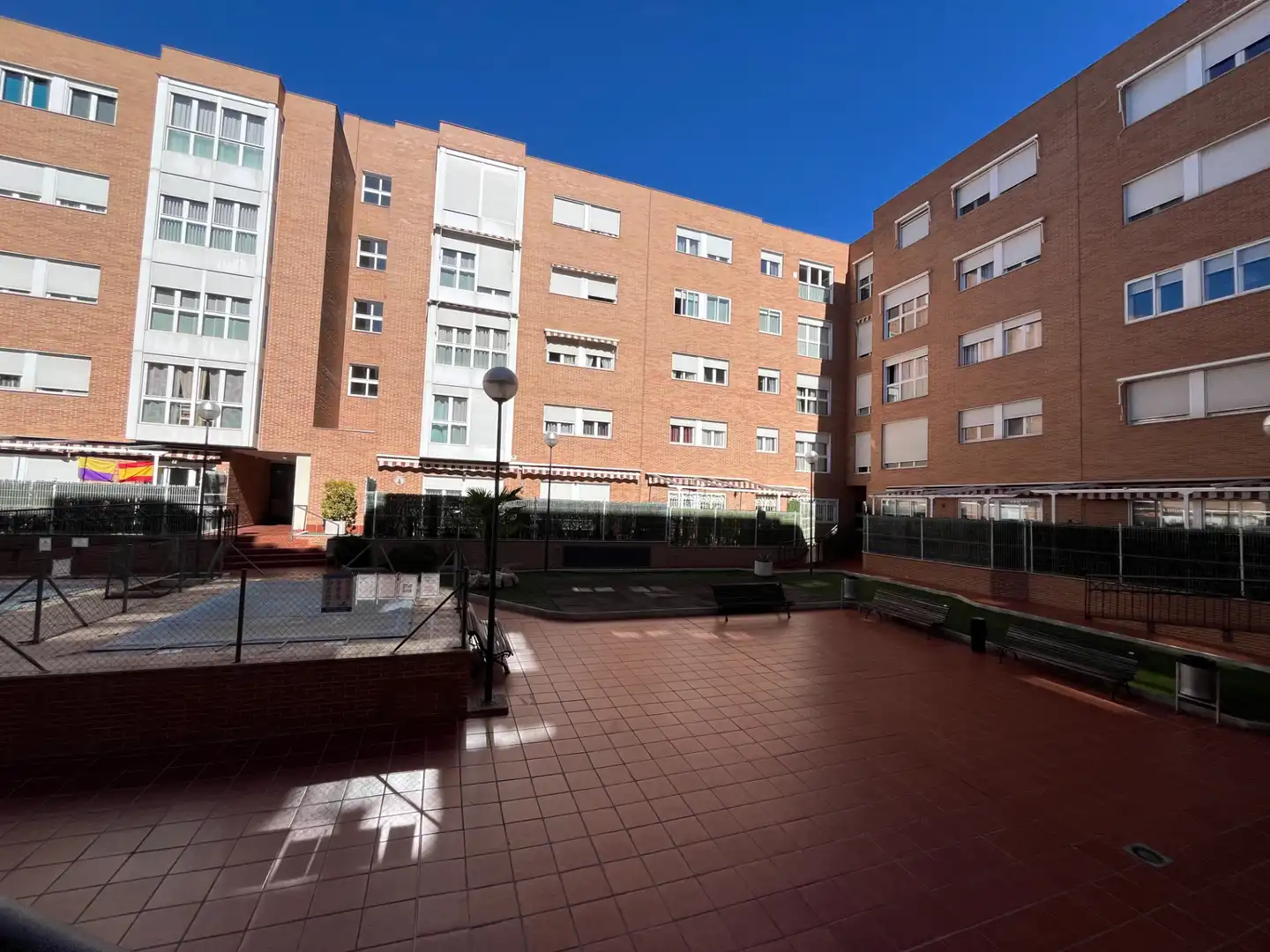 Exterior view of Flat for sale in Torrejón de Ardoz  with Air Conditioner, Heating and Private garden