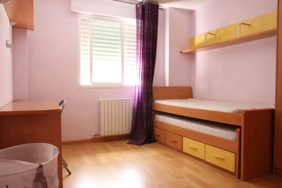 Schlafzimmer von Wohnung zur Miete in Huesca mit Heizung