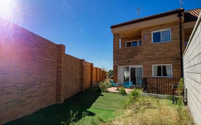 Jardí de Casa o xalet en venda en Arroyomolinos (Madrid) amb Aire condicionat i Terrassa