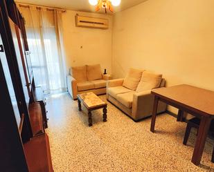 Living room of Flat for sale in  Sevilla Capital  with Air Conditioner, Terrace and Storage room