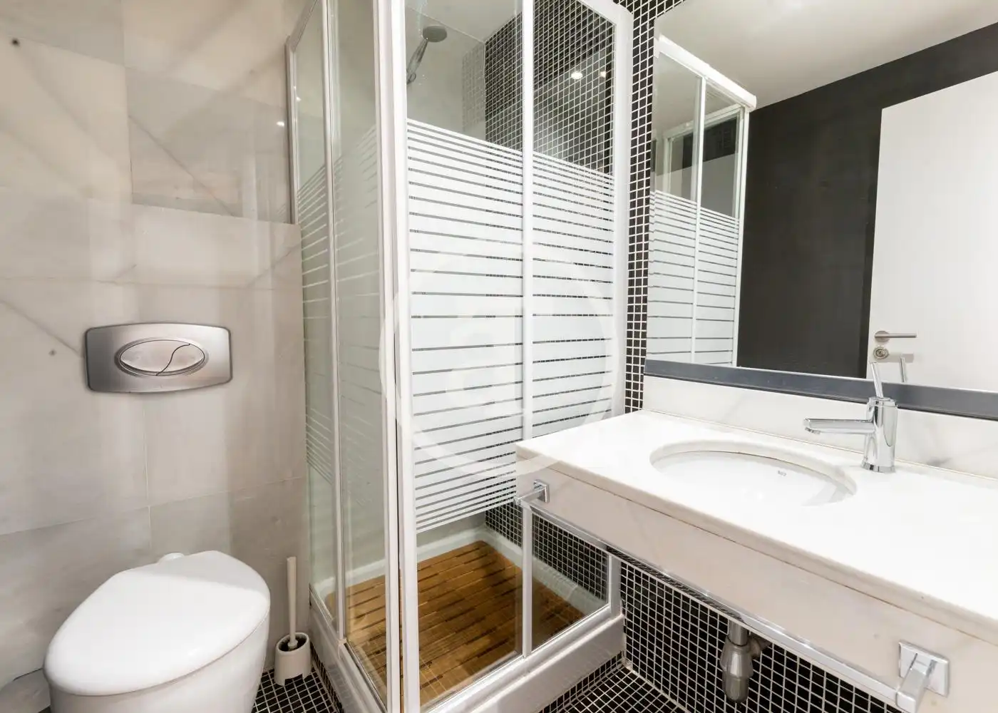 Bathroom of Duplexes for rent in Madrid  with Air Conditioner, Heating and Furnished