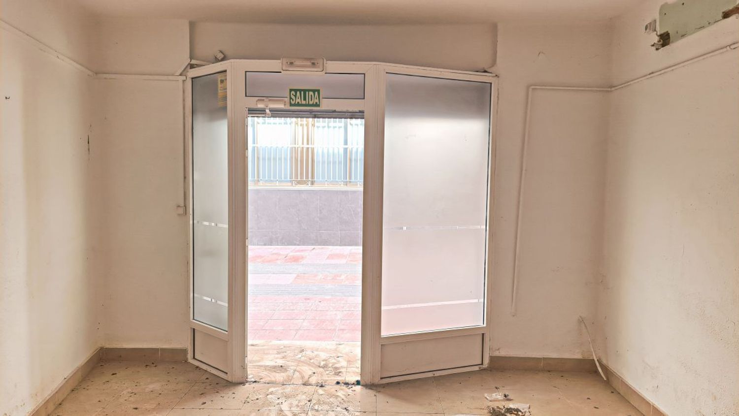 Local de alquiler en Paterna con Aire acondicionado