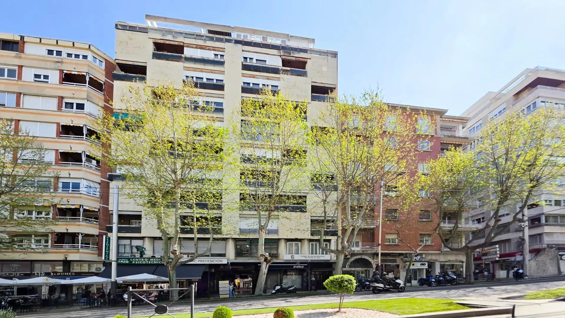 Außenansicht von Wohnung zum Verkauf in  Jaén Capital mit Klimaanlage und Heizung