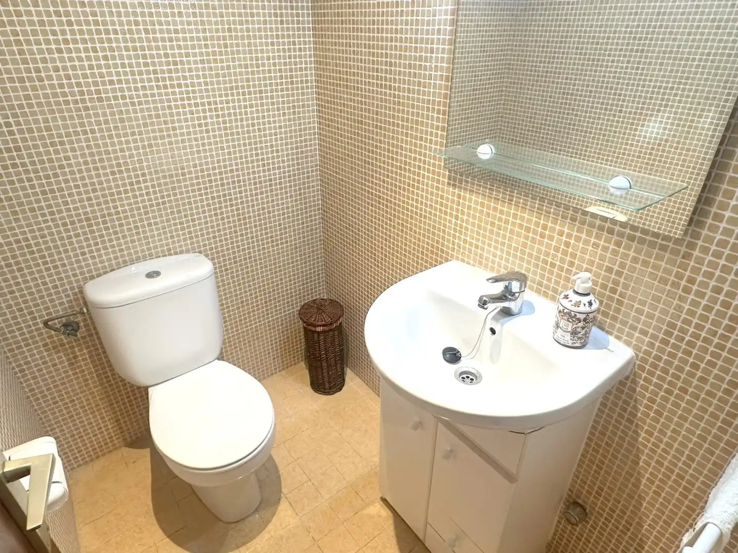 Badezimmer von Wohnung zum Verkauf in Calafell mit Klimaanlage, Heizung und Terrasse