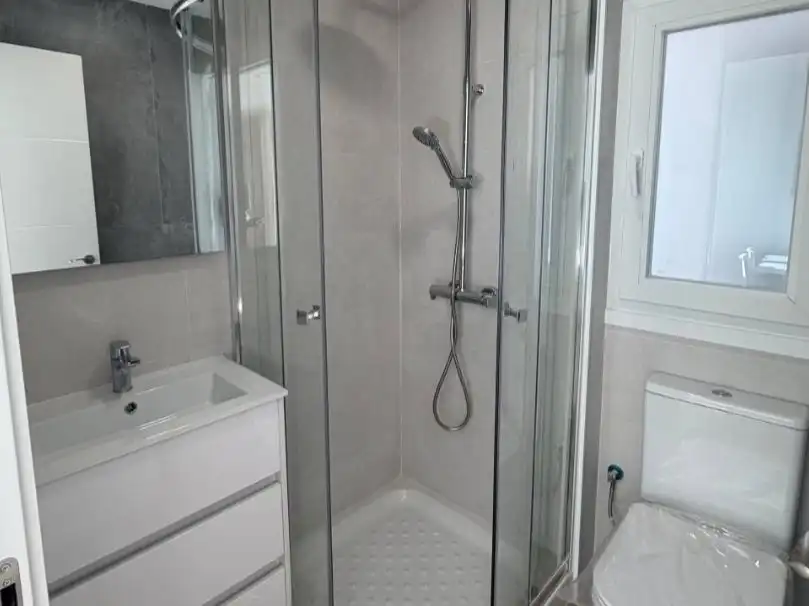 Baño de Piso en venta en  Madrid Capital con Aire acondicionado