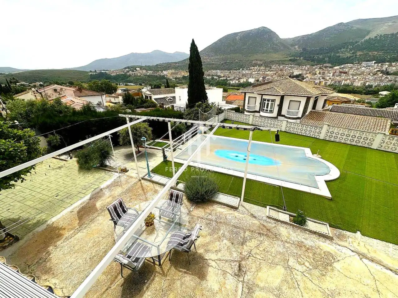 Vista exterior de Casa o xalet en venda en Loja amb Aire condicionat, Jardí privat i Terrassa
