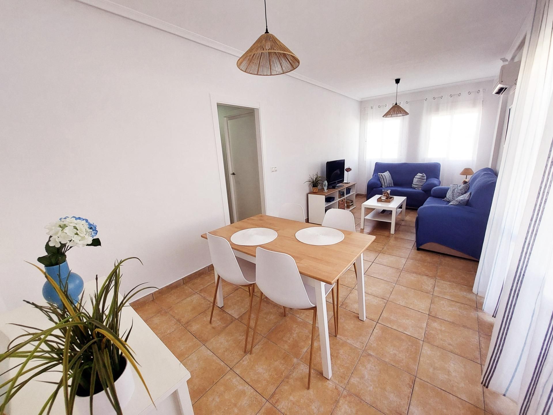 Sala d'estar de Àtic de lloguer en Torrevieja amb Aire condicionat, Calefacció i Terrassa