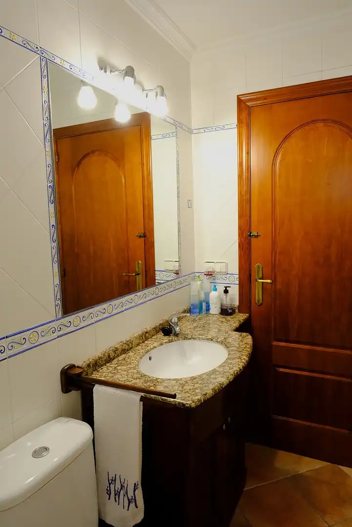 Bany de Casa o xalet en venda en Orihuela amb Aire condicionat, Jardí privat i Terrassa