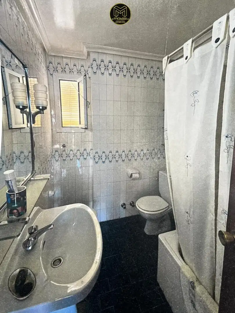 Bany de Pis en venda en Linares amb Aire condicionat, Moblat i Balcó