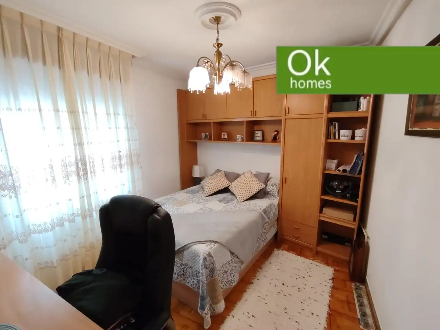 Dormitori de Casa adosada en venda en San Martín del Rey Aurelio amb Calefacció, Parquet i Terrassa