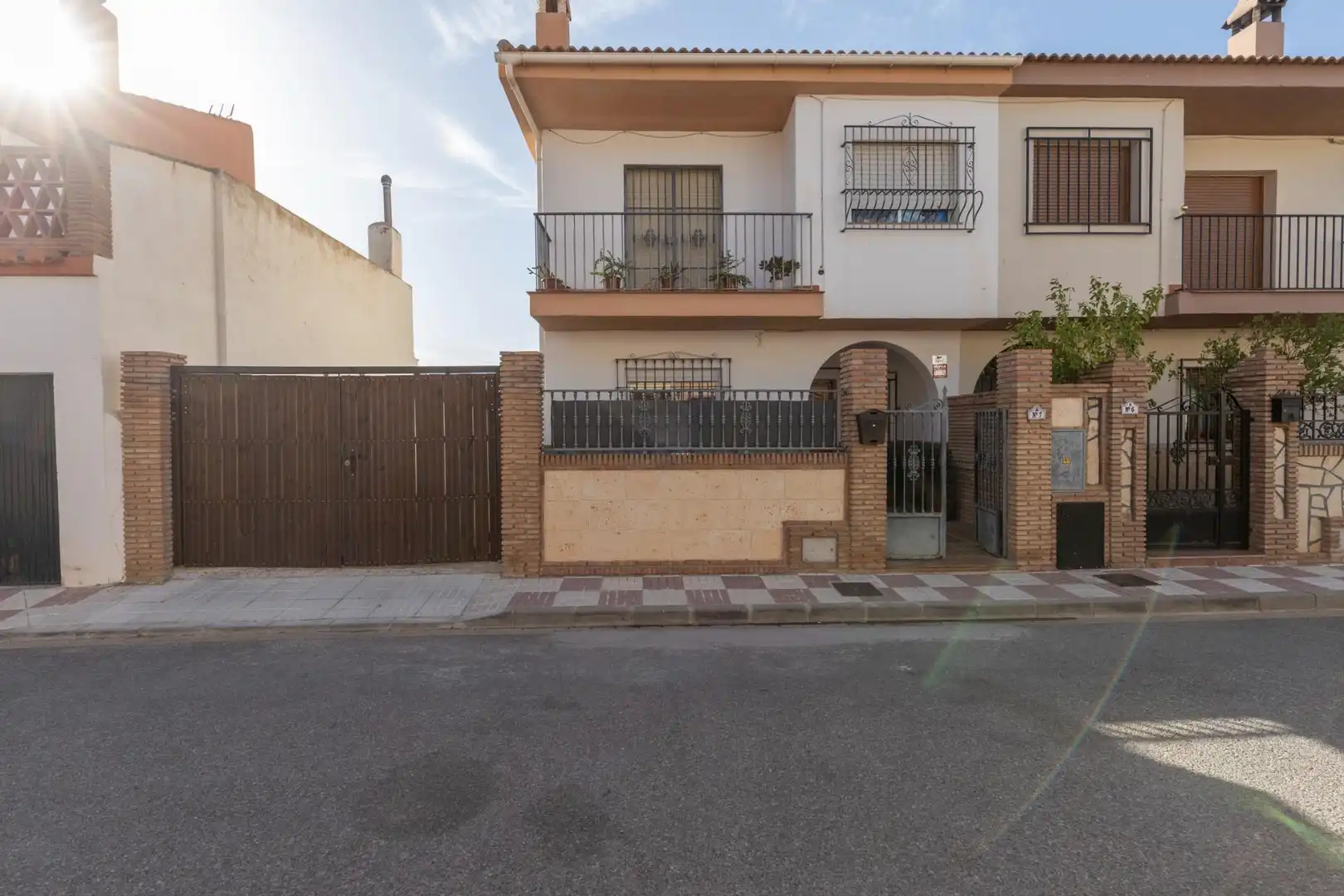 Vista exterior de Casa adosada en venda en La Malahá amb Terrassa