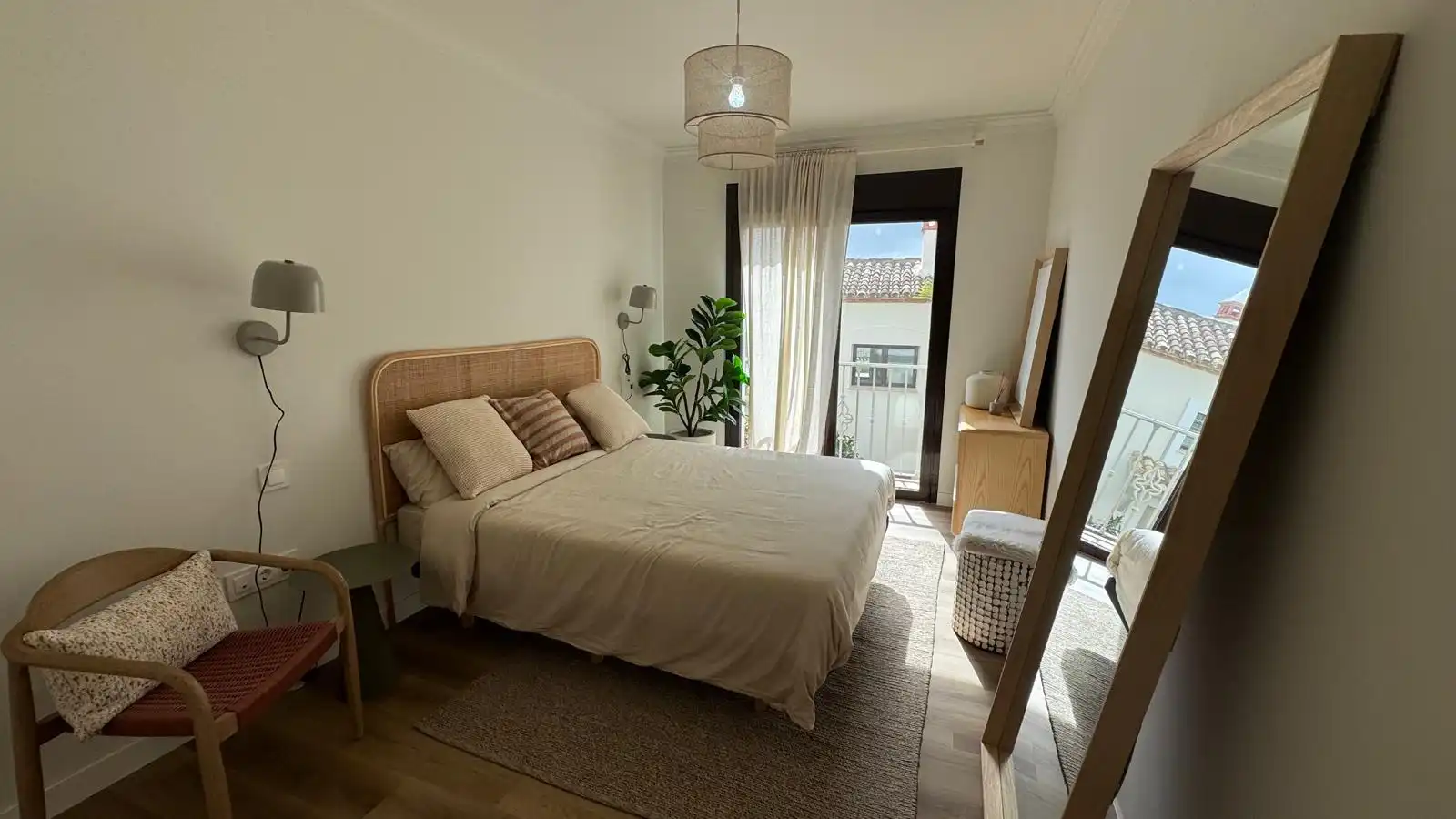 Schlafzimmer von Einfamilien-Reihenhaus zum Verkauf in Estepona mit Klimaanlage, Terrasse und Ofen