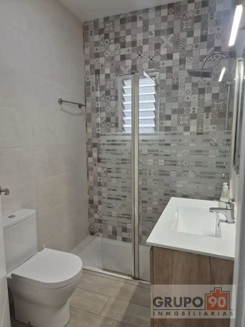 Badezimmer von Einfamilien-Reihenhaus zum Verkauf in Aldaia mit Terrasse, Abstellraum und Balkon