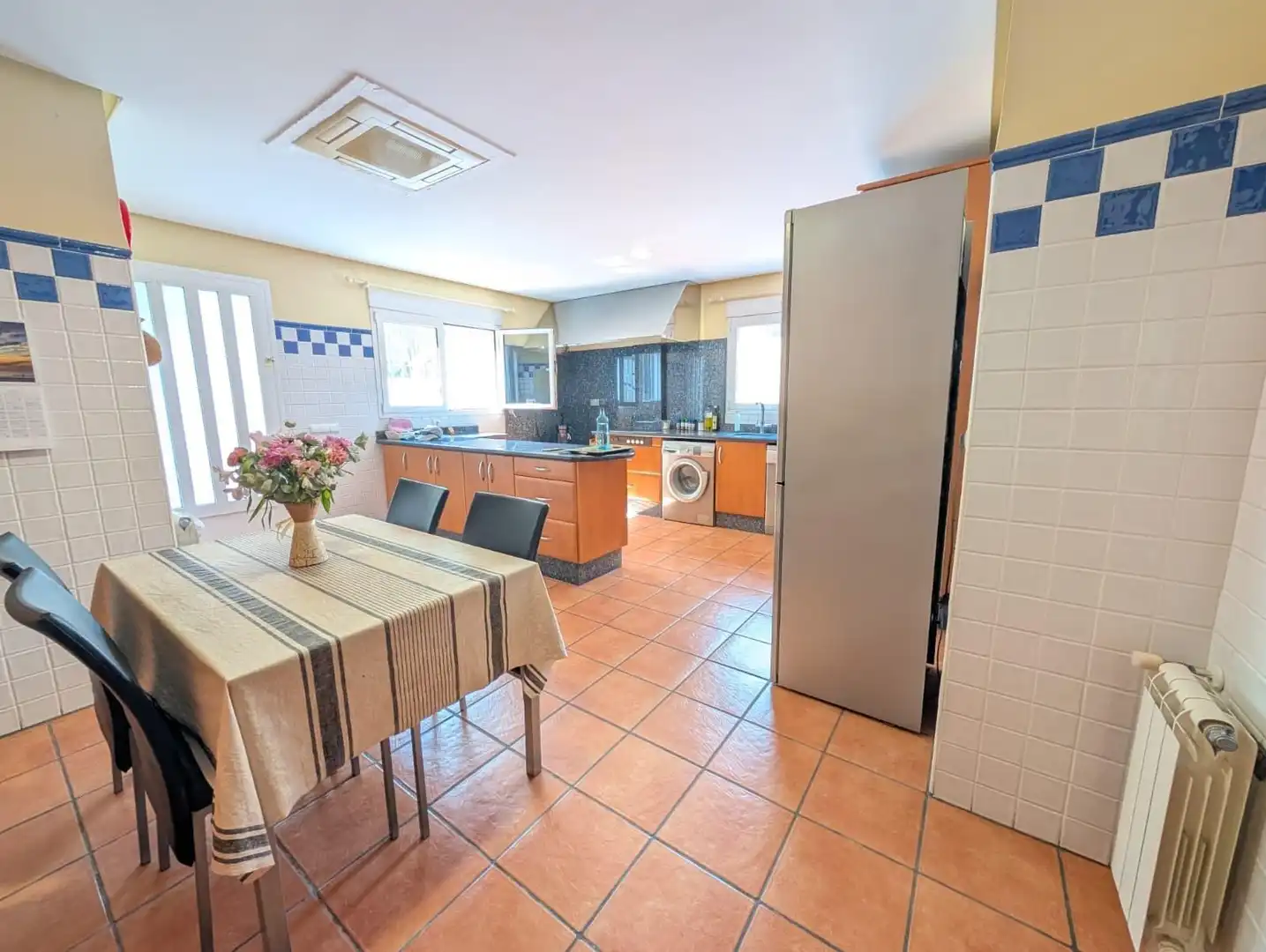 Küche von Haus oder Chalet zum Verkauf in Gandia mit Heizung, Privatgarten und Terrasse