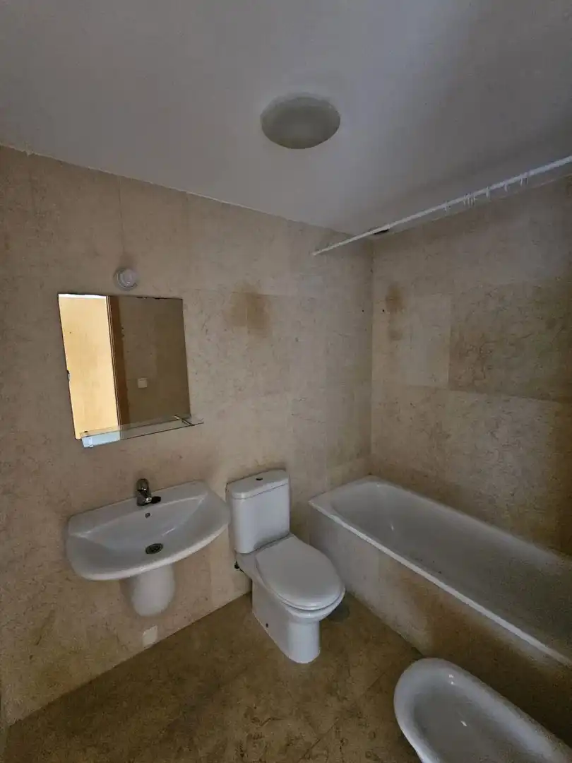 Baño de Piso en venta en Nerja con Calefacción, Terraza y Trastero
