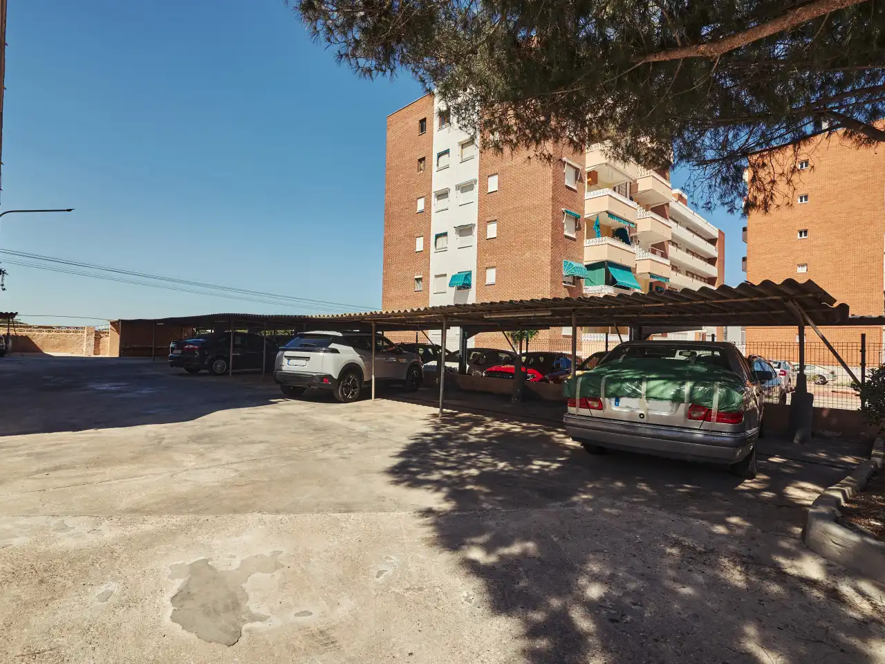 Parkplatz von Wohnungen zum Verkauf in Torrevieja mit Klimaanlage, Heizung und Terrasse