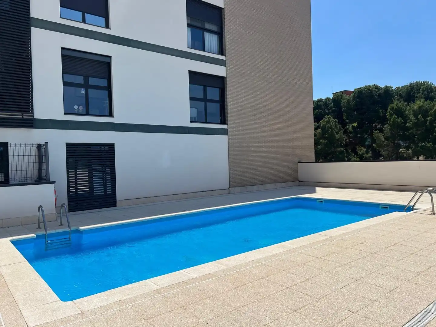 Swimming pool of Flat for sale in Zaragoza  with Air Conditioner, Heating and Community pool