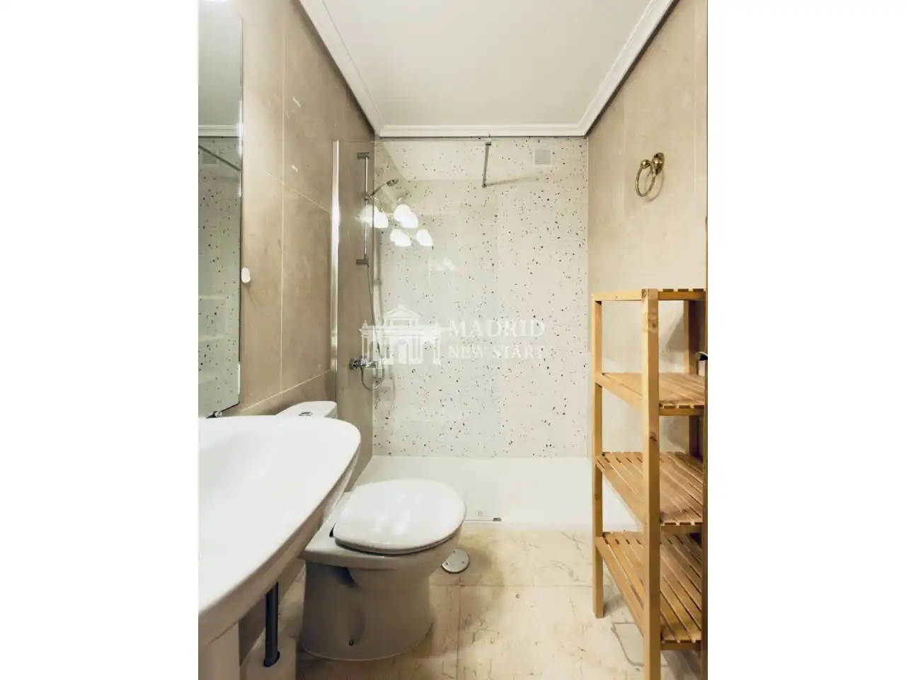 Baño de Piso de alquiler en Segovia con Calefacción, Parquet y Terraza