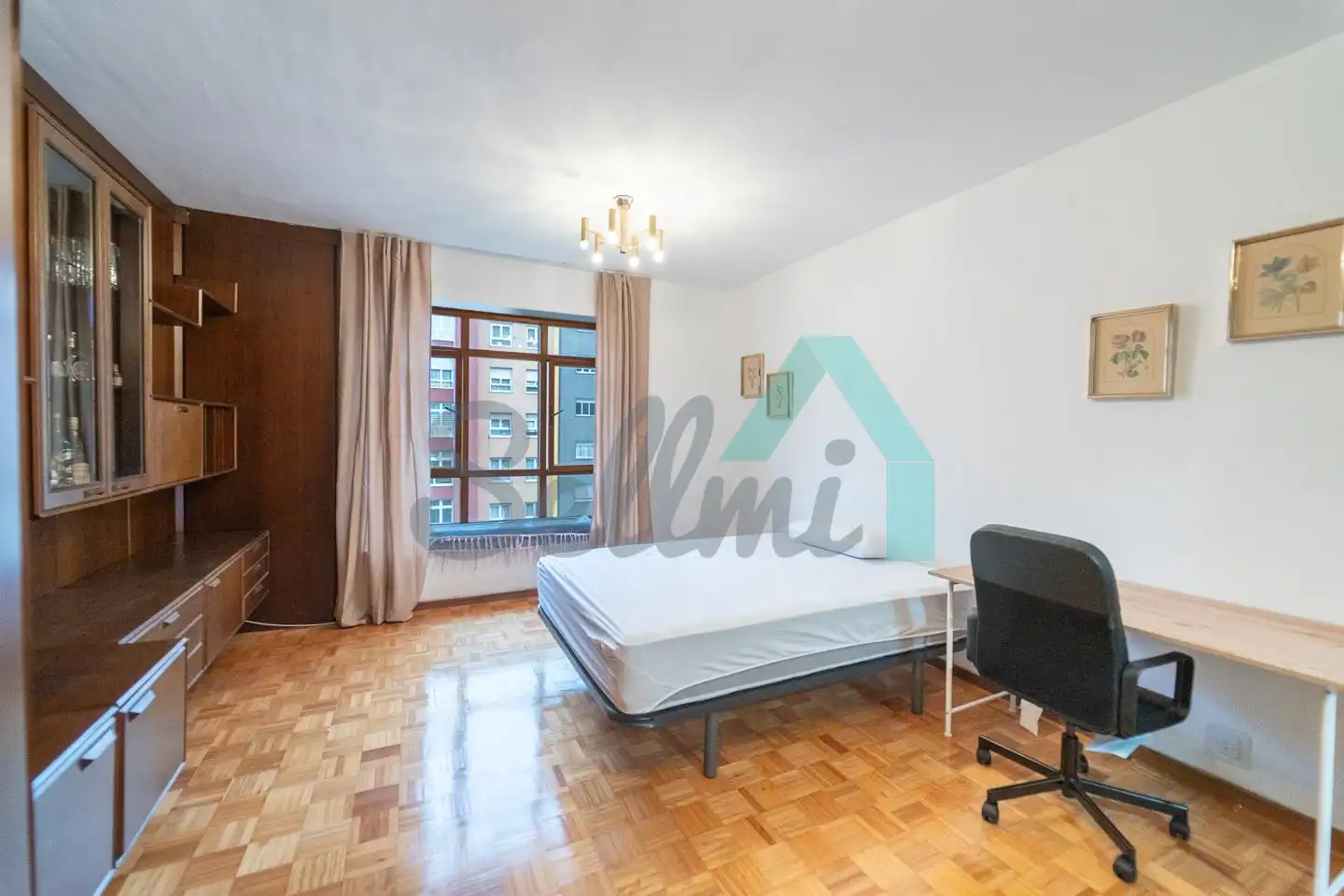 Bedroom of Flat for share in Oviedo   with Heating, Parquet flooring and Furnished