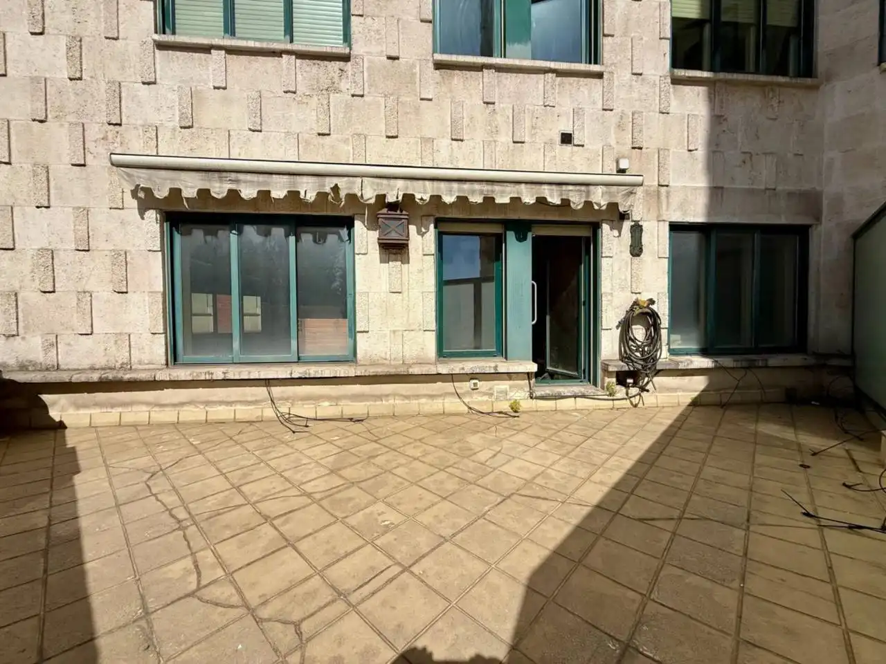 Vista exterior de Piso en venta en Burgos con Calefacción, Parquet y Terraza