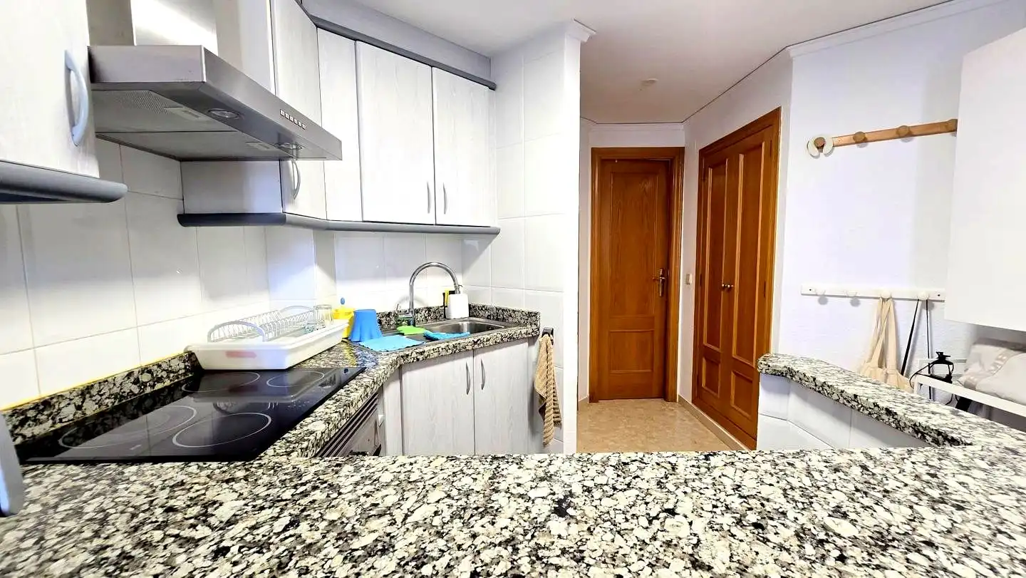 Küche von Wohnung zum Verkauf in Gandia mit Klimaanlage, Terrasse und Möbliert