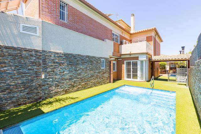 Casa adosada en Venta en Calle Azahar en Alberca
