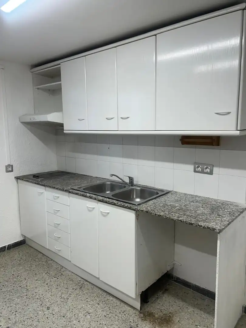 Cocina de Oficina de alquiler en Barcelona con Aire acondicionado y Calefacción
