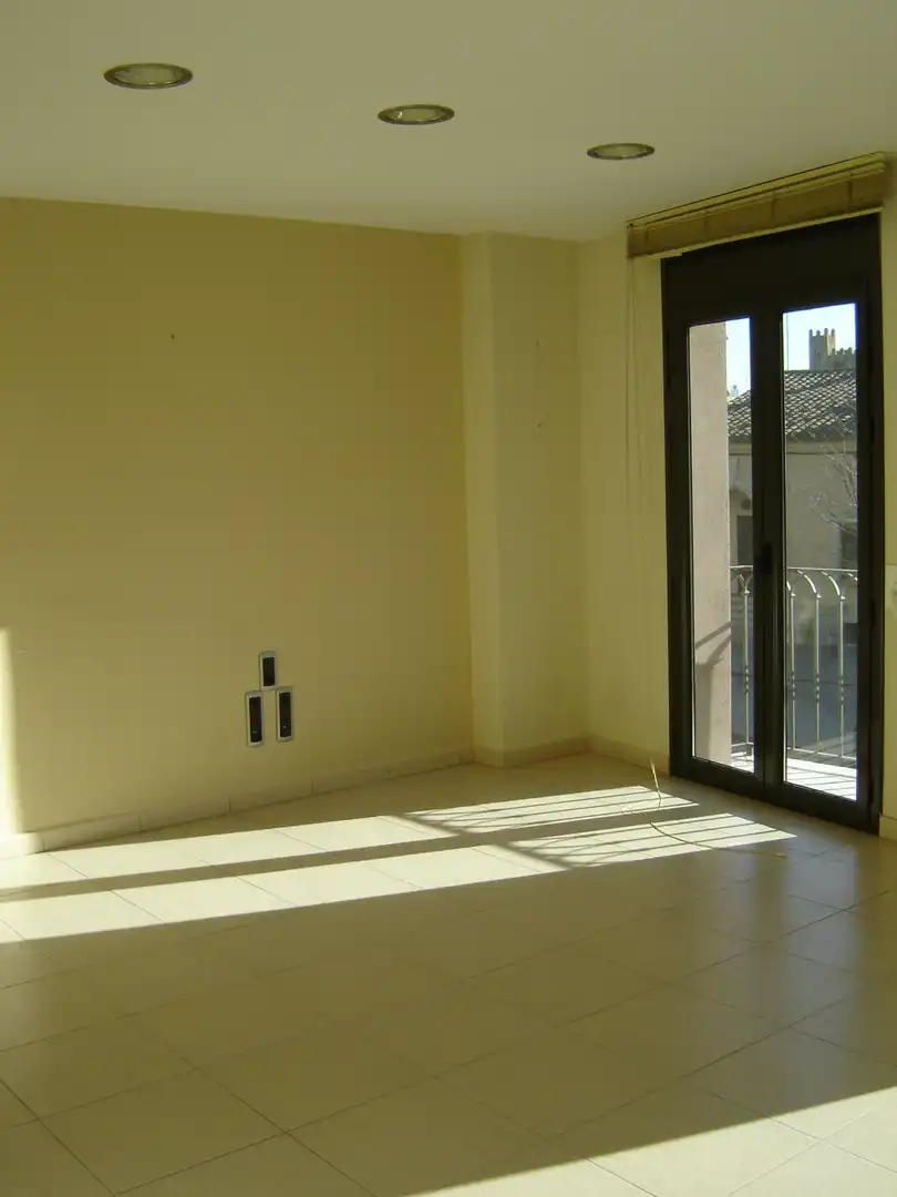Habitación de Oficina de alquiler en La Bisbal d'Empordà con Aire acondicionado y Calefacción