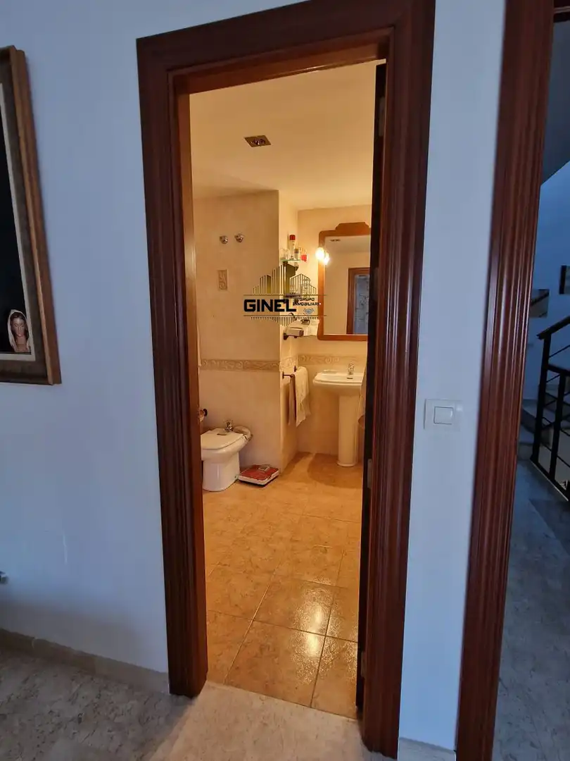 Baño de Casa adosada de alquiler en Jaén con Aire acondicionado, Calefacción y Terraza