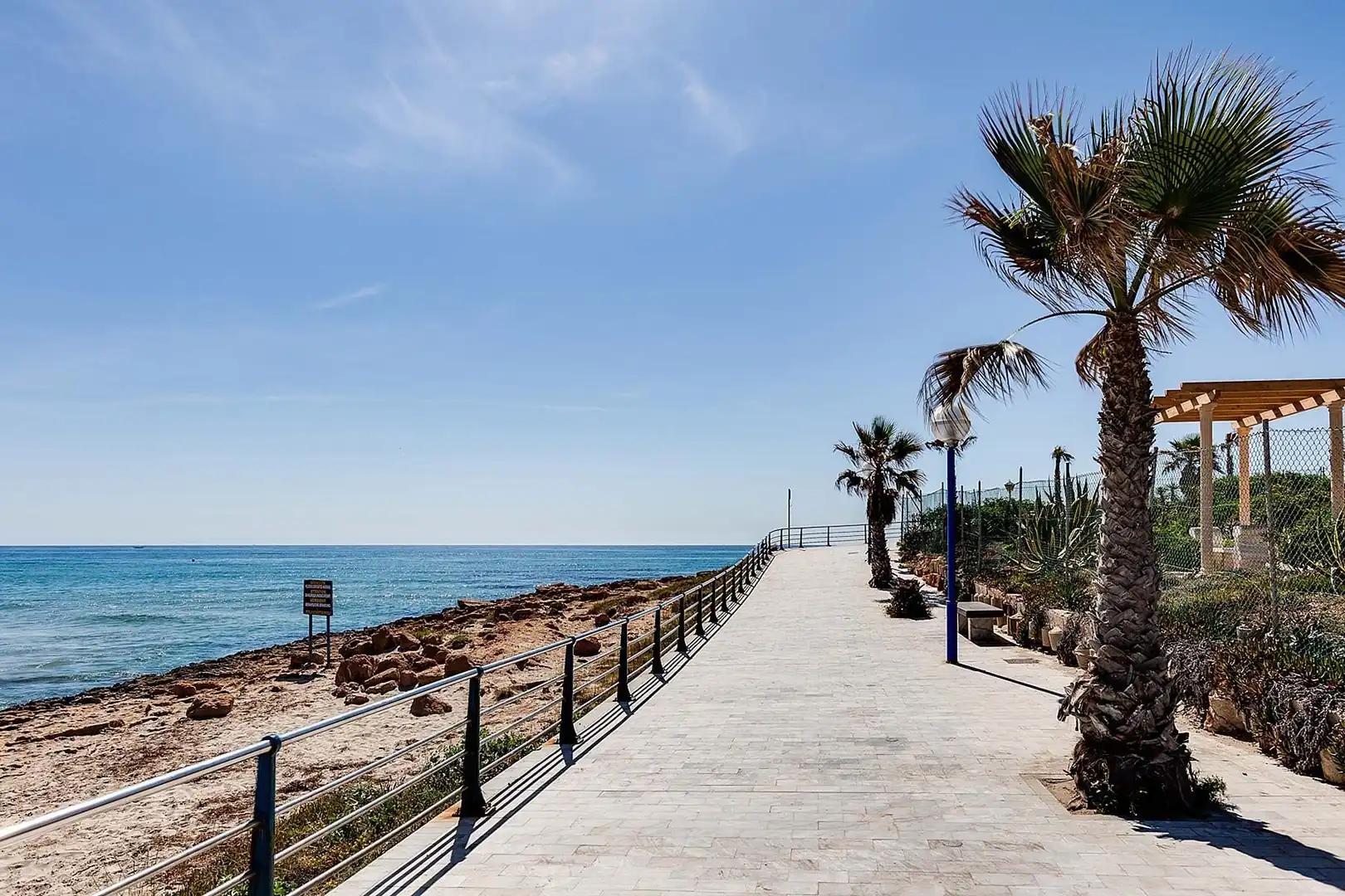 Vista exterior de Casa o chalet en venta en Orihuela con Jardín privado, Terraza y Piscina