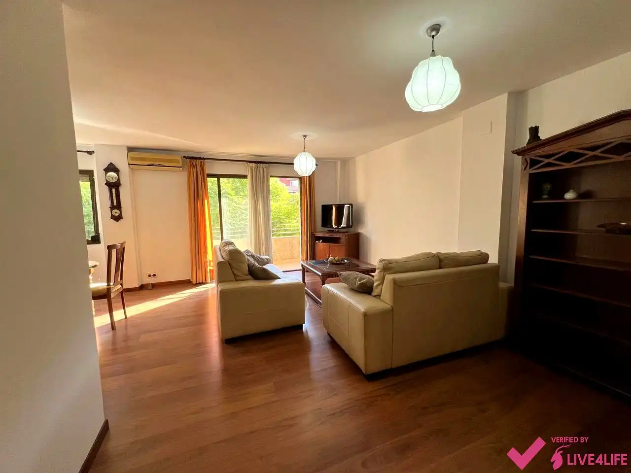 Living room of Flat for rent in Valencia  with Air Conditioner, Parquet flooring and Furnished