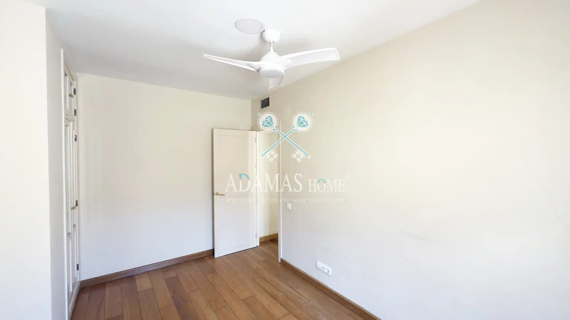 Schlafzimmer von Wohnung zum Verkauf in Sevilla mit Klimaanlage, Heizung und Abstellraum