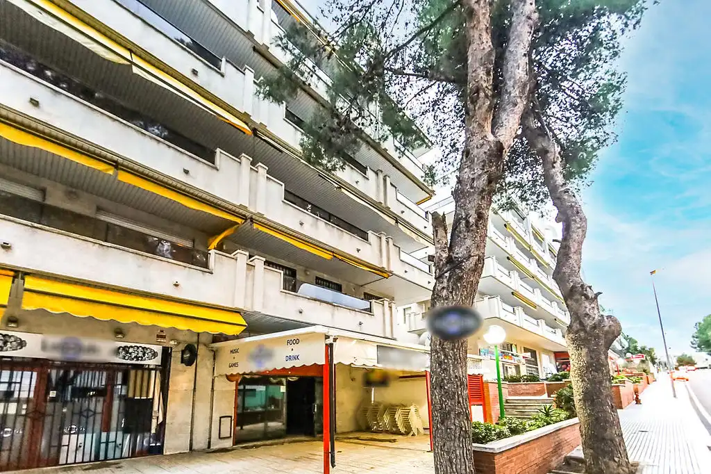 Vista exterior de Local en venda en Salou