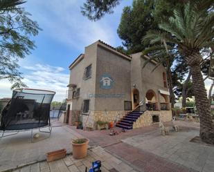 Vista exterior de Casa o xalet en venda en San Vicente del Raspeig / Sant Vicent del Raspeig amb Calefacció, Jardí privat i Terrassa