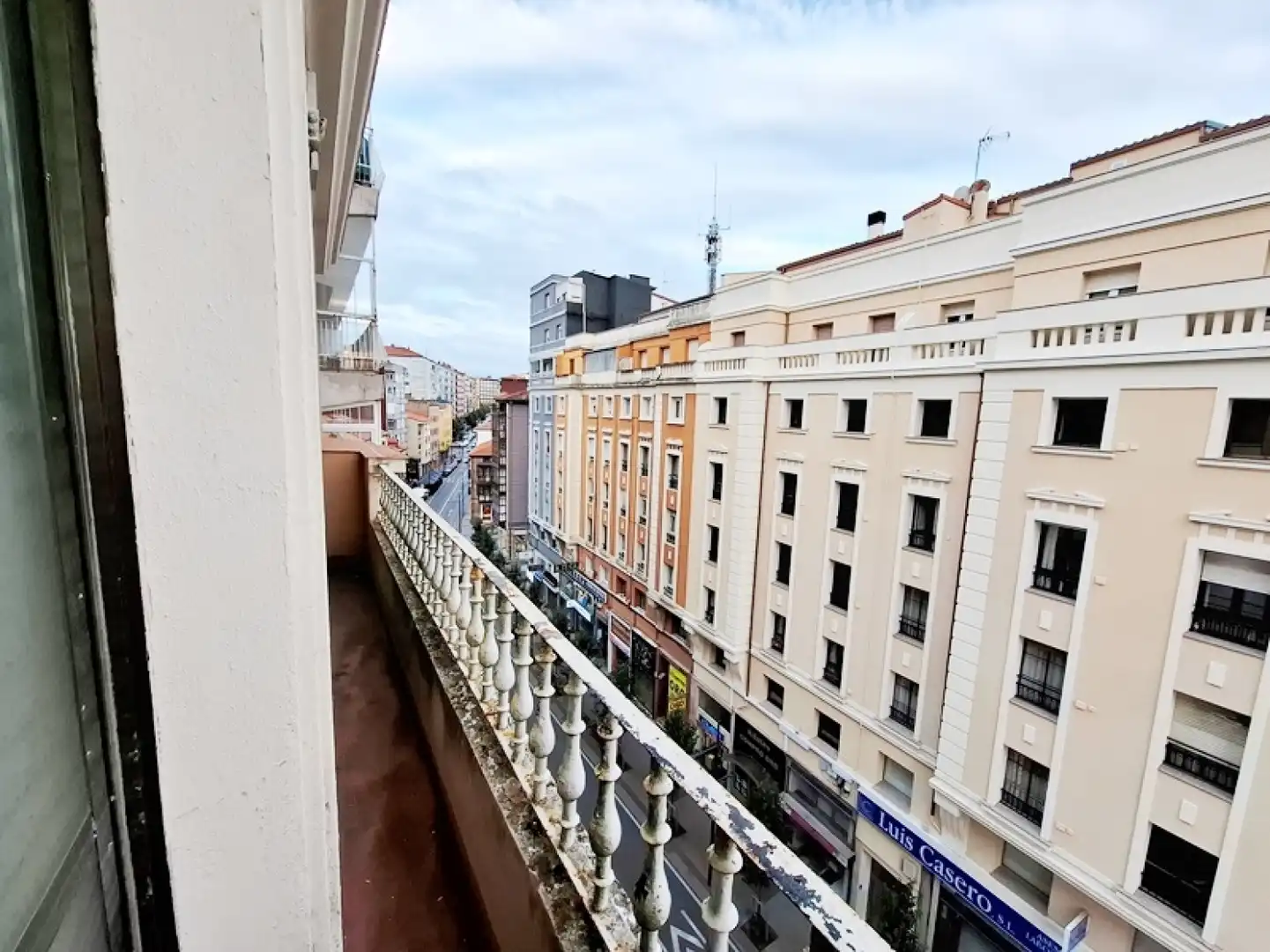 Außenansicht von Wohnung zum Verkauf in Torrelavega  mit Abstellraum