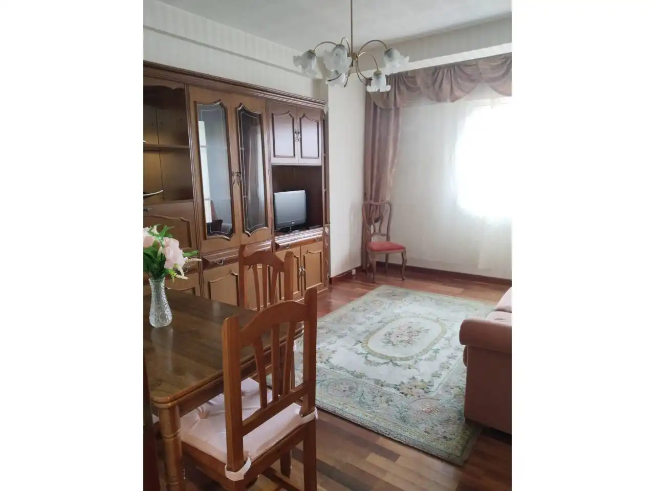 Sala de estar de Piso de alquiler en Burgos con Calefacción, Parquet y Amueblado