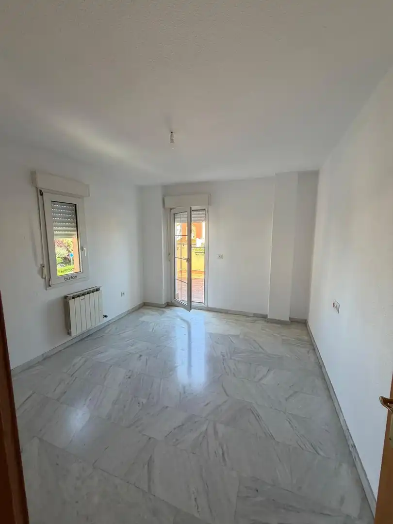Habitación de Casa o chalet de alquiler en Ogíjares con Calefacción, Jardín privado y Piscina