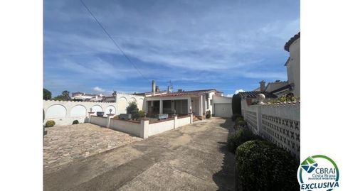 Casa de planta baja para reformar en Peni, con garaje, posibilidad de piscina y orientación suroeste.