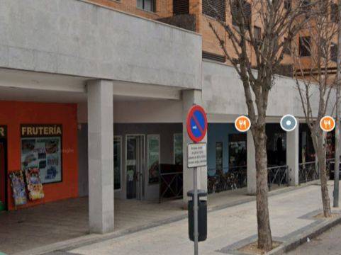 Garaje en Alquiler en Avenida de la Dehesa, 3 en La Dehesa - El Pinar