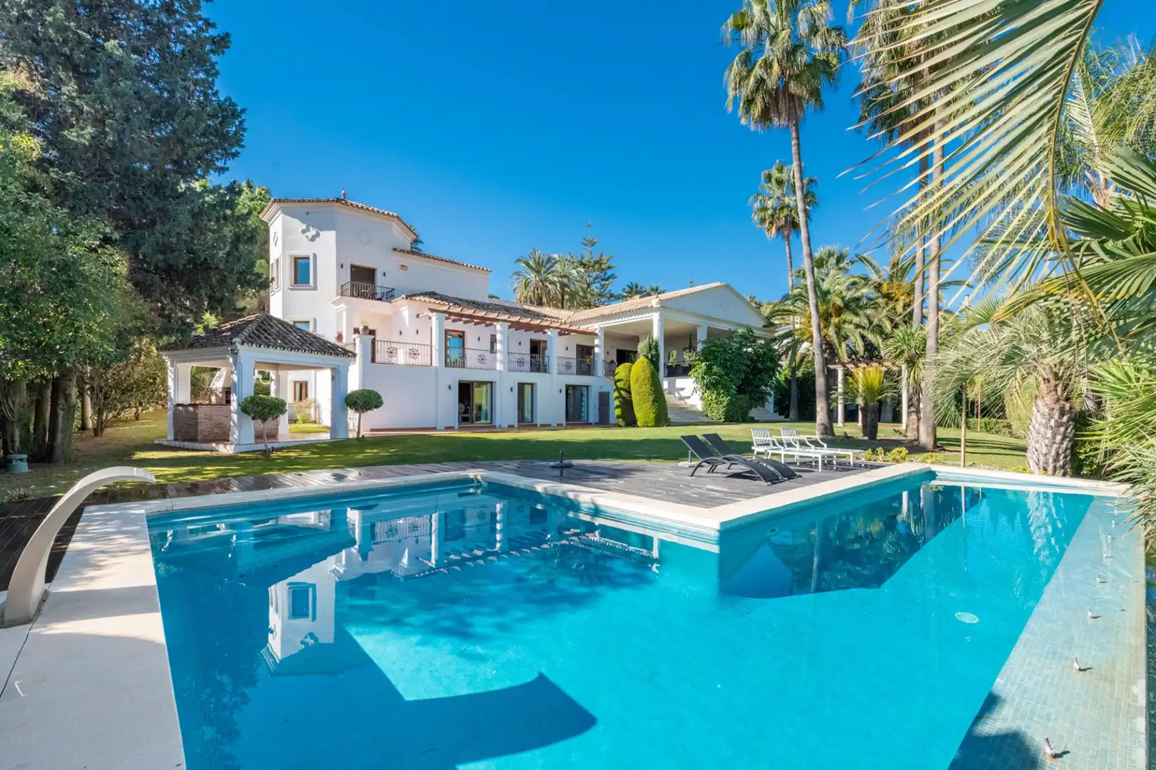 Villa con terrazza in vendita a Nueva Andalucía