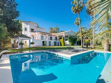 Villa mit Balkon zum Verkauf in Nueva Andalucía