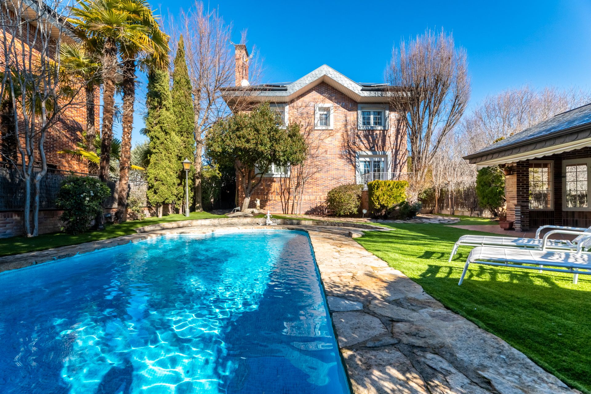 Swimming pool of House or chalet for sale in Torrelodones  with Air Conditioner, Heating and Private garden
