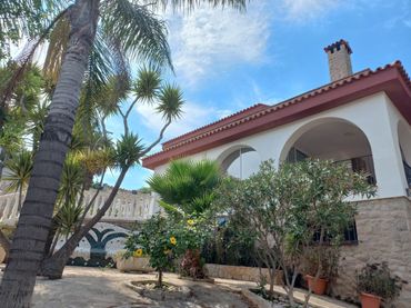 Villa avec balcon à vendre à planeta venus