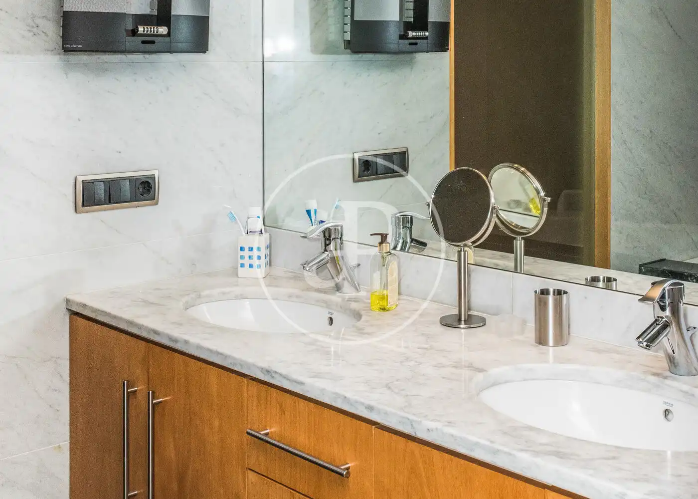 Baño de Casa adosada en venta en Barcelona con Aire acondicionado, Calefacción y Jardín privado