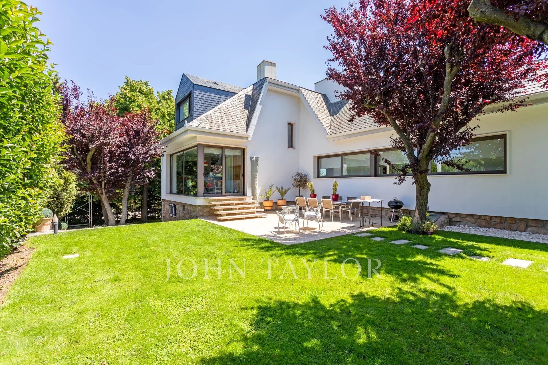 Vista exterior de Casa o chalet en venta en Majadahonda con Aire acondicionado, Calefacción y Piscina