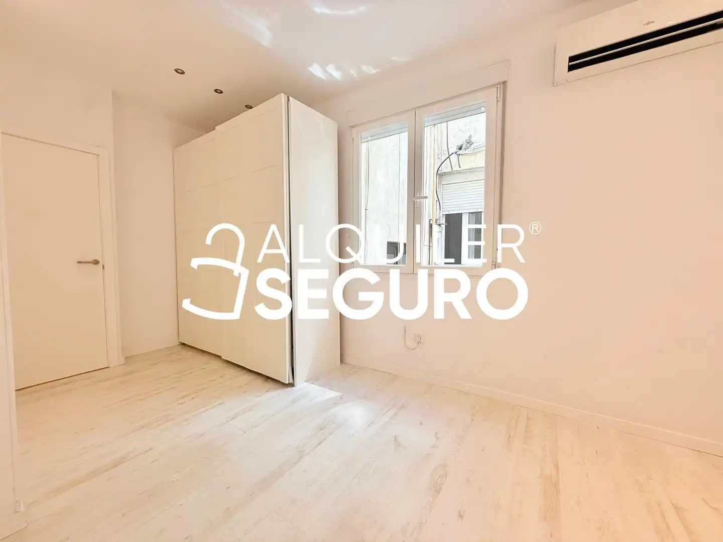 Bedroom of Flat for rent in Madrid  with Air Conditioner and Heating