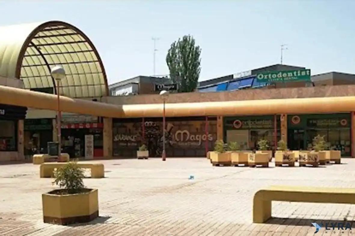Gewerbefläche zum Verkauf in Avenida de Europa 2