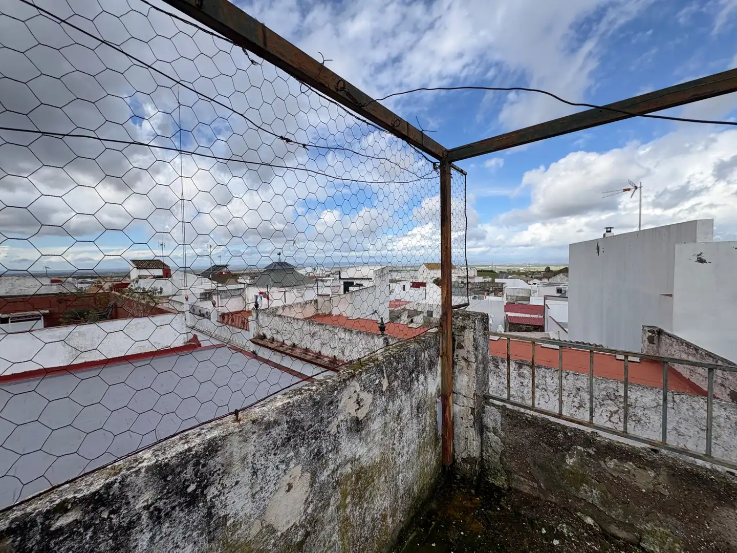 Vista exterior de Casa adosada en venta en Carmona con Terraza y Balcón
