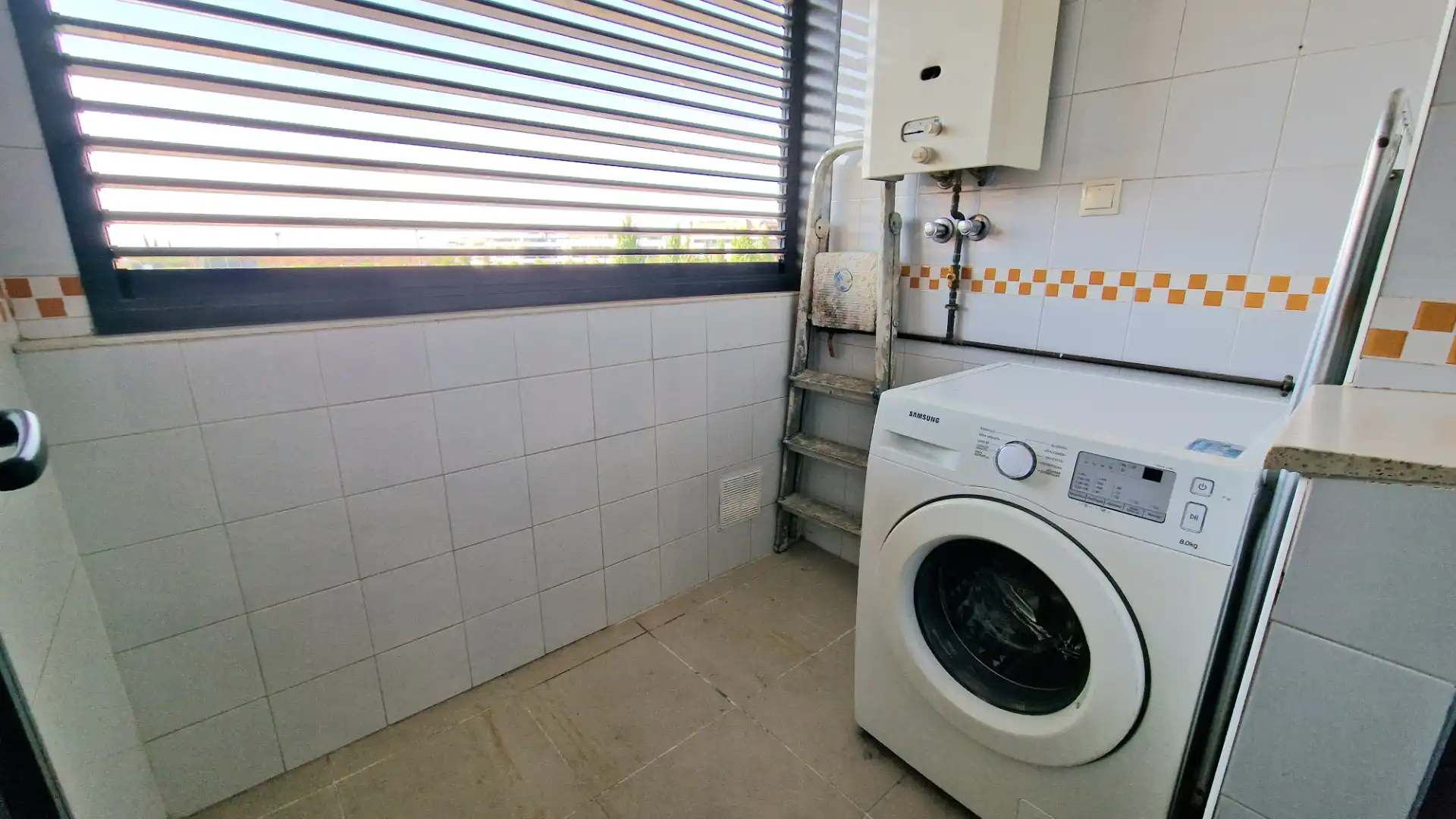 Baño de Piso en venta en Mairena del Aljarafe con Aire acondicionado, Trastero y Horno