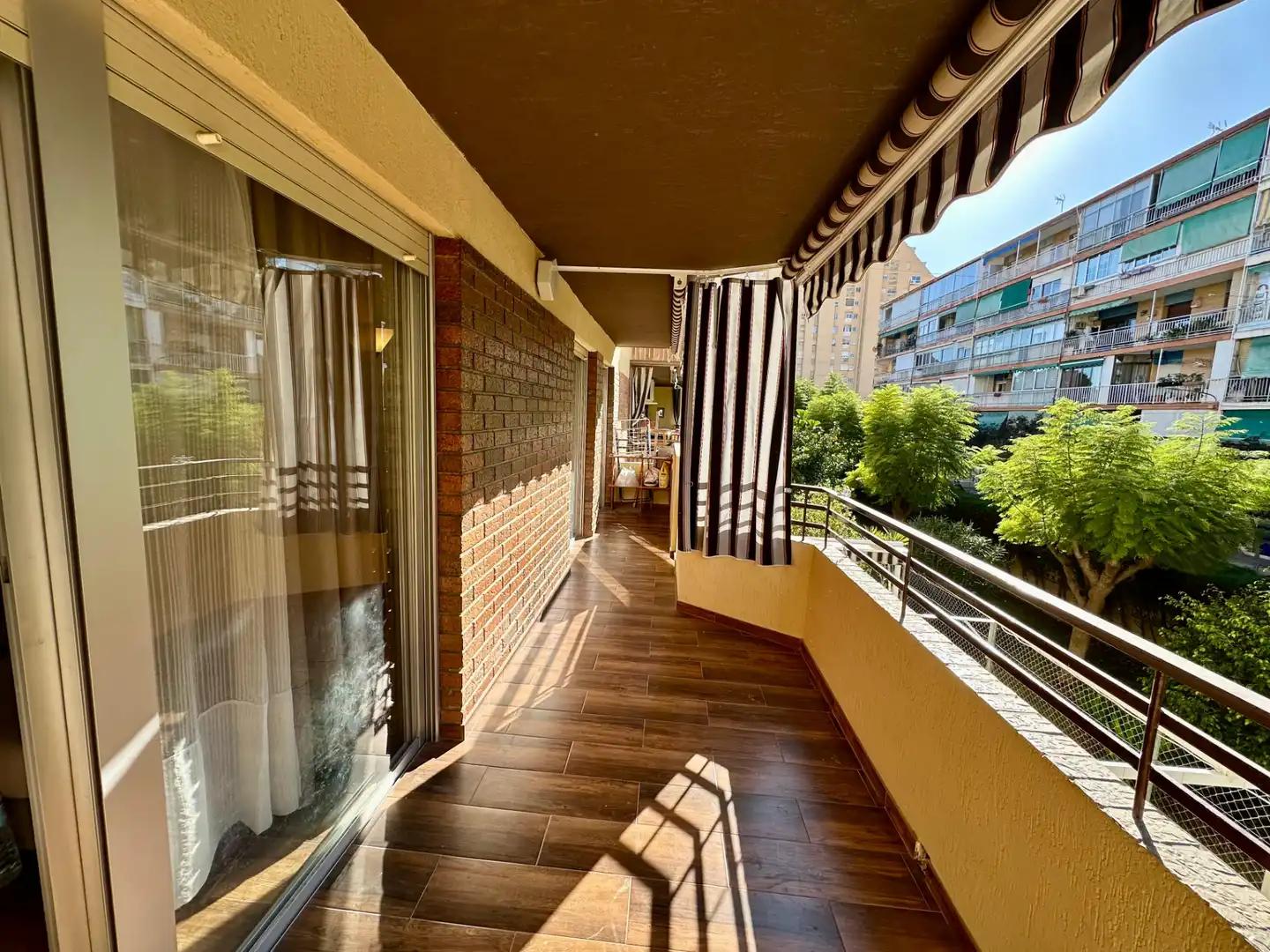 Vista exterior de Piso en venta en Alicante / Alacant con Aire acondicionado, Terraza y Amueblado